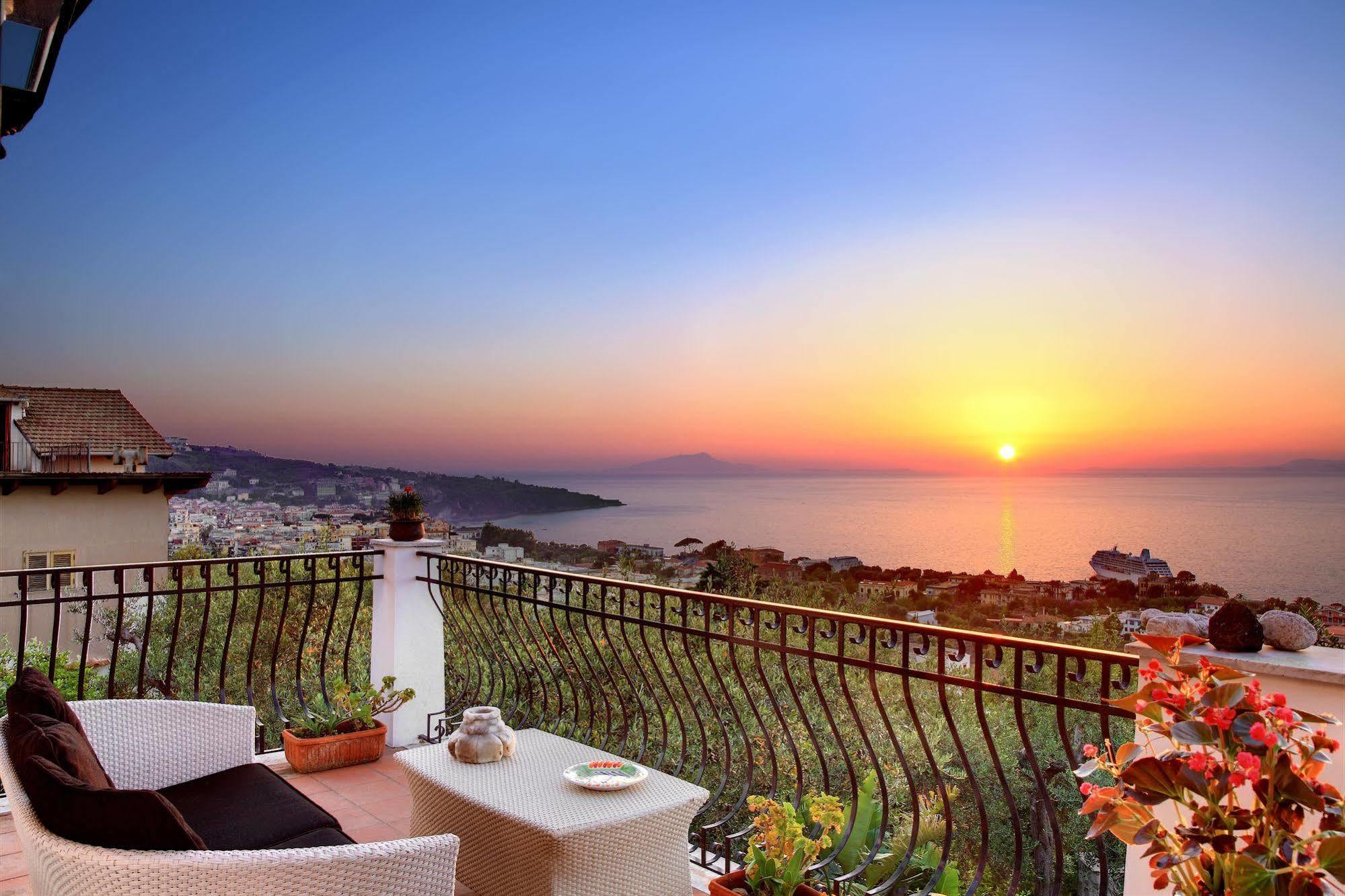 M Suites Sorrento Buitenkant foto